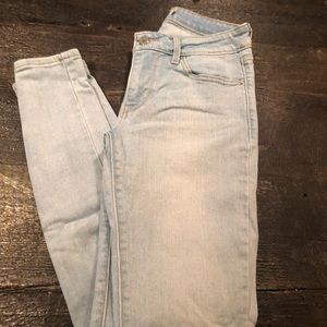 Levi’s light wash skinny jeans